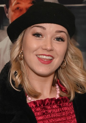 Hannah Traylen / Mandy