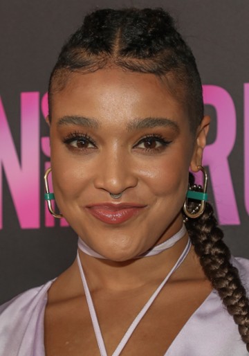 Lucy Barrett / Mikaela