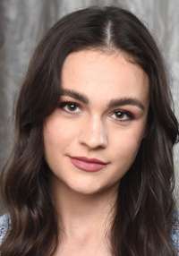 Sophie Skelton 
