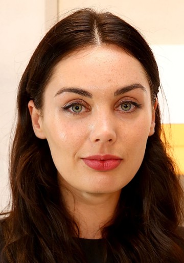 Poppy Corby-Tuech / Dominique