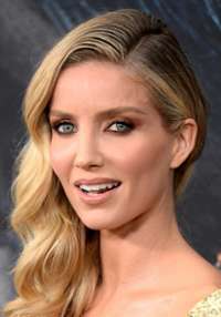 Annabelle Wallis 