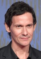 Christian Camargo / Podpułkownik John Cambridge