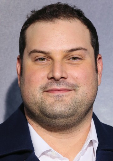 Max Adler / Oficer Freer