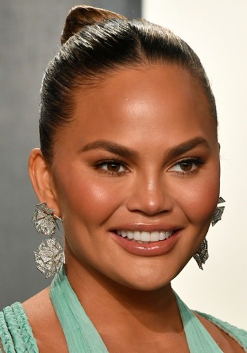 Chrissy Teigen / 