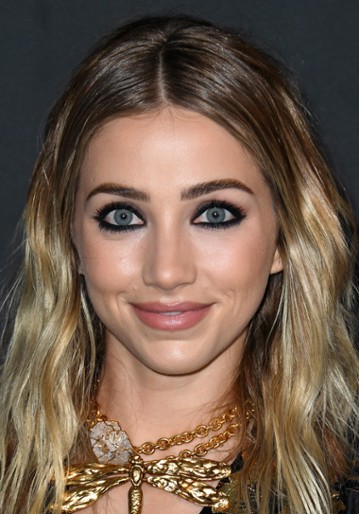 Emily Rudd / Nami