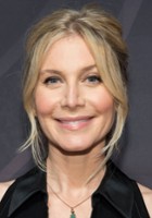 Elizabeth Mitchell / Julia Sullivan