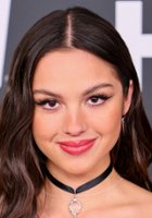 Olivia Rodrigo / Nina \"Nini\" Salazar-Roberts