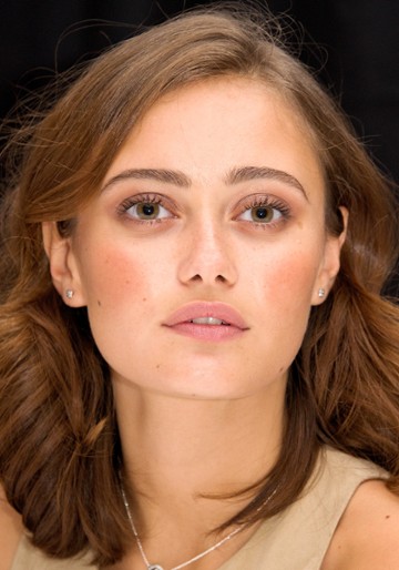 Ella Purnell / Lucy MacLean