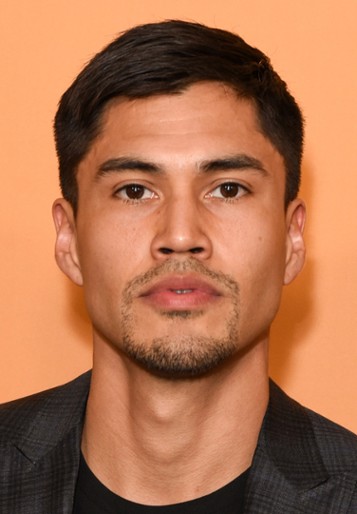 Martin Sensmeier / Sierżant Samuel Coldfoot