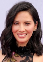 Olivia Munn / 