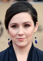 Shannon Woodward / Dina