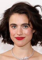 Margaret Qualley / Sue