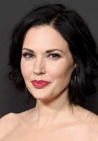 Laura Mennell 