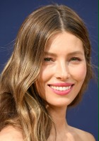 Jessica Biel / Abigail Whistler