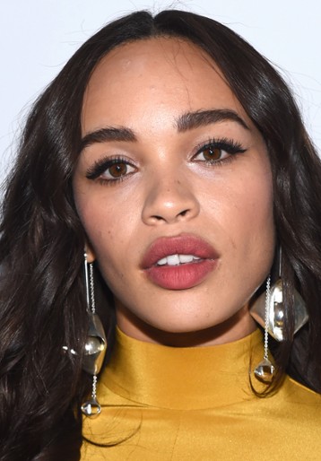 Cleopatra Coleman / V. Stiviano