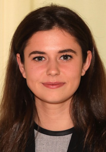 Alison Oliver / Frances
