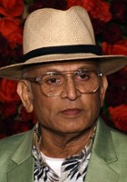 Annu Kapoor / Mohandas Karamchand Gandhi