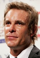 Aaron Jeffery / Posterunkowy Terry Watson