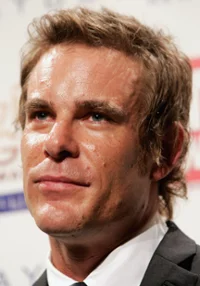 Aaron Jeffery 