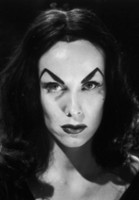 Vampira / ona sama (jako Maila Nurmi)