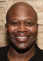 Tituss Burgess / Wielebny dr James Cleveland