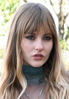 Victoria De Angelis / 