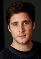 Diego Boneta / Dr Luis Hernandez