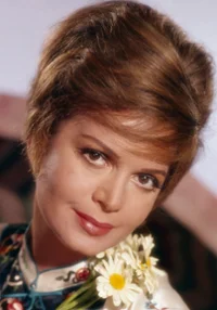 Eva Bartok 