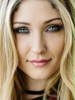 Taylor-Ann Hasselhoff / 
