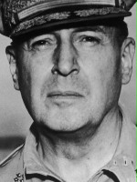 Douglas MacArthur / 