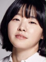 Lee Min-Ji / Kobieta z włosami ściętymi na boba
