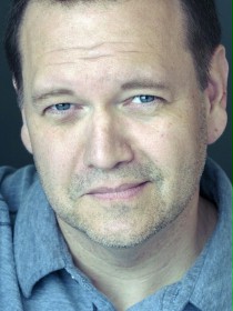 Tom Konkle / Moff Isdain / Mieszkaniec wioski