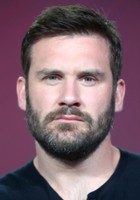 Clive Standen / Żółtodziób / Żołnierz piechoty morskiej