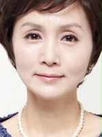 Geun-young Kim / Trzecia przyjaciółka matki Gyun-woo