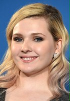 Abigail Breslin / Maggie Vogel