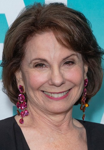 Carolyn Mignini / Joan