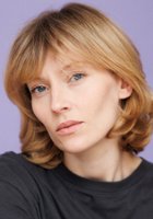 Anna Mrozowska / Ona