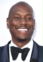 Tyrese Gibson / Sierżant AJ \"Red\" McCarron