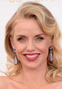 Kelli Garner 