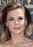 Gina Tognoni / Oficer Claire