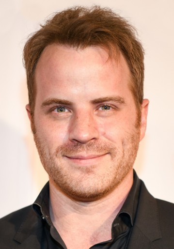 Robert Kazinsky / Steve w 1982 roku
