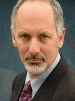 David Goldman / Sir John Chris - Główny zarządzający
