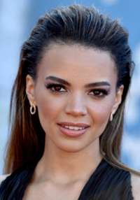 Leslie Grace 