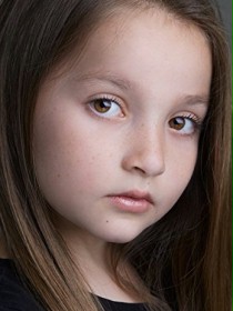 Anya McKenna-Bruce / Izzy