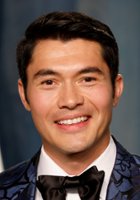 Henry Golding / Suche Oko