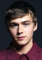 Miles Heizer / Mickey Pearce