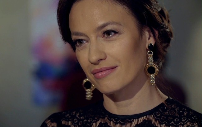 Magdalena Różczka zaprasza na komedię "Po prostu przyjaźń"