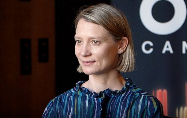 Co Mia Wasikowska sądzi o Polsce?