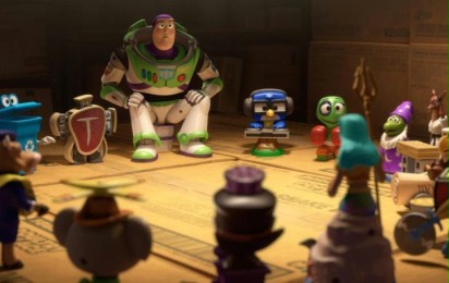 Toy Story: Zestaw pomniejszony - Fragment Buzz trafia do grupy wsparcia dla porzuconych zabawek